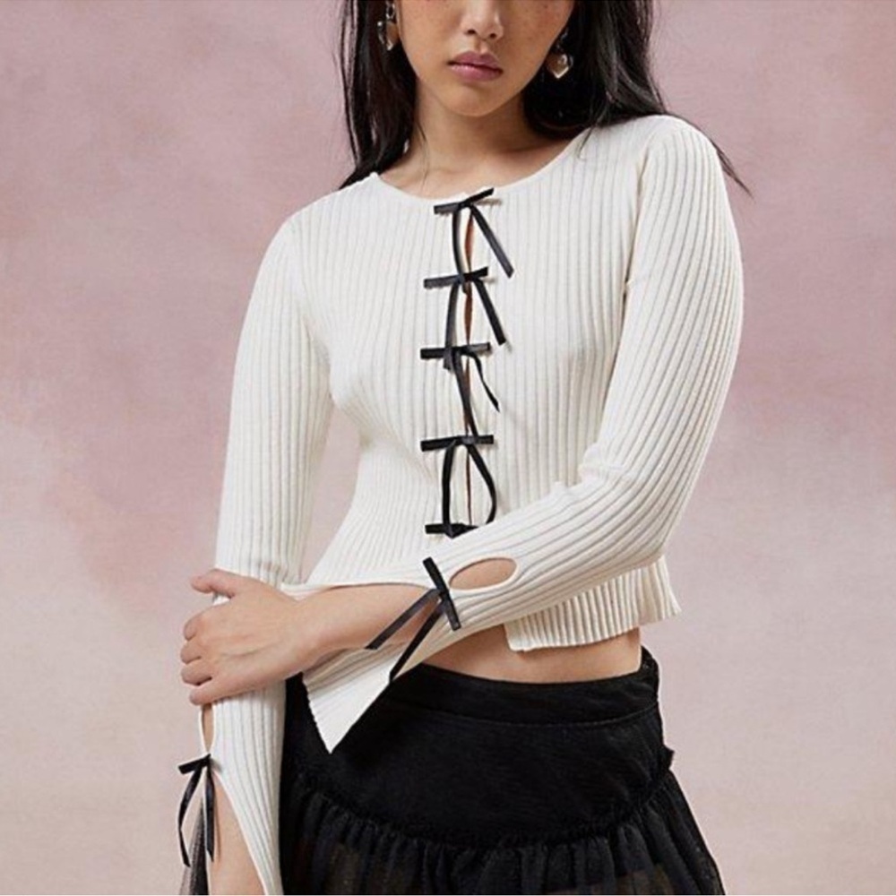 Kimchi Blue Cream Long Sleeve Ribbed Blouse with Black Bow Accents Women’s Small